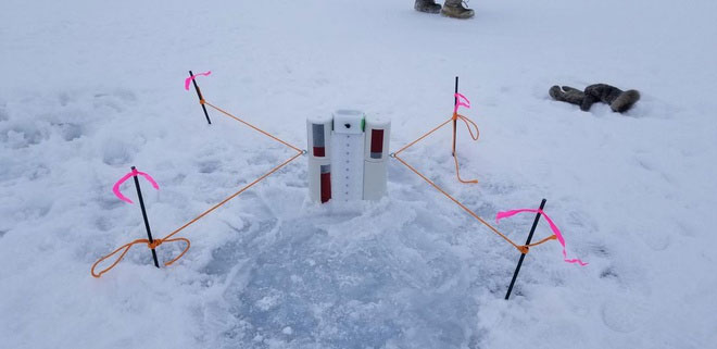 Công cụ SmartBouy được lắp đặt trên băng tuyết.