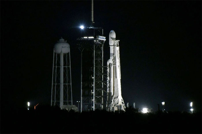 SpaceX phóng tên lửa hạng nặng Falcon tại bệ 39A thuộc Trung tâm Vũ trụ Kennedy, Florida