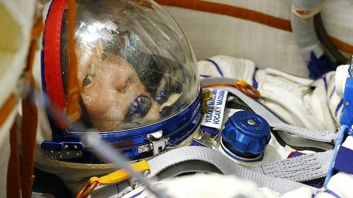 Tỷ phú Yusaku Maezawa trong chương trình rèn luyện du hành vũ trụ ở Moscow, Nga.
