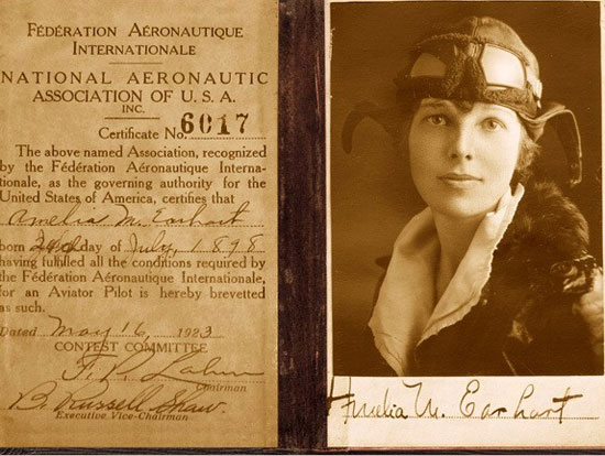 Nữ phi công Amelia Earhart