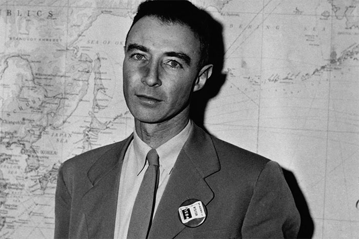 Oppenheimer có thể nói 6 thứ tiếng