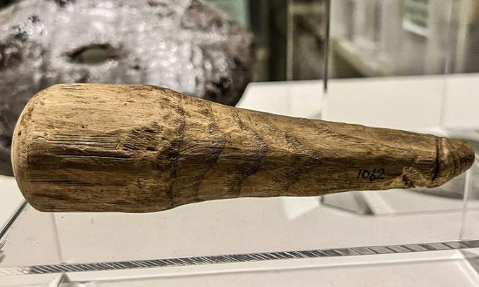 Cổ vật bằng gỗ ở phòng trưng bày tại bảo tàng Vindolanda.