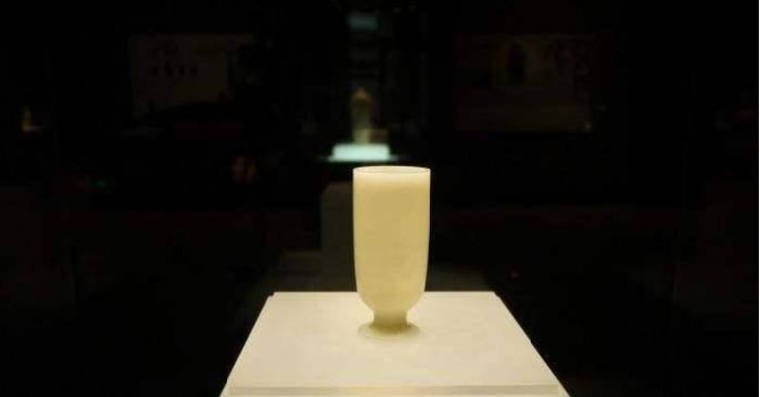 Chiếc cốc bạch ngọc được các chuyên gia tìm thấy trong một ngôi mộ thời Tào Ngụy.