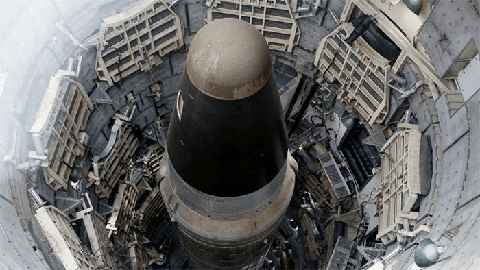 Một tên lửa xuyên lục địa mang đầu đạn hạt nhân của Nga