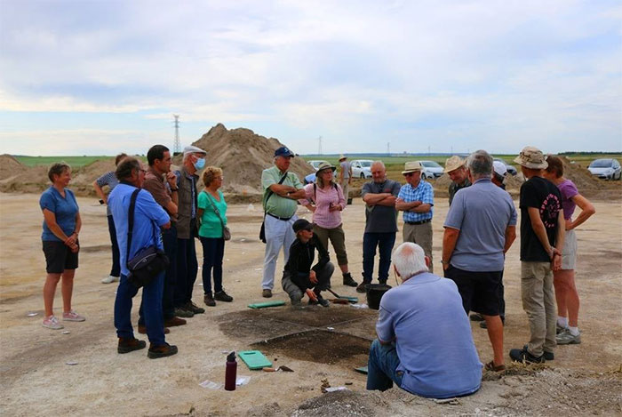  Các nhà khảo cổ học Pháp vừa phát hiện các dấu vết của một khu định cư lâu dài. 