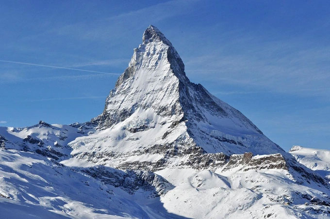 Đỉnh Matterhorn thuộc dãy núi Alps cũng gợi đến hình ảnh của một kim tự tháp.