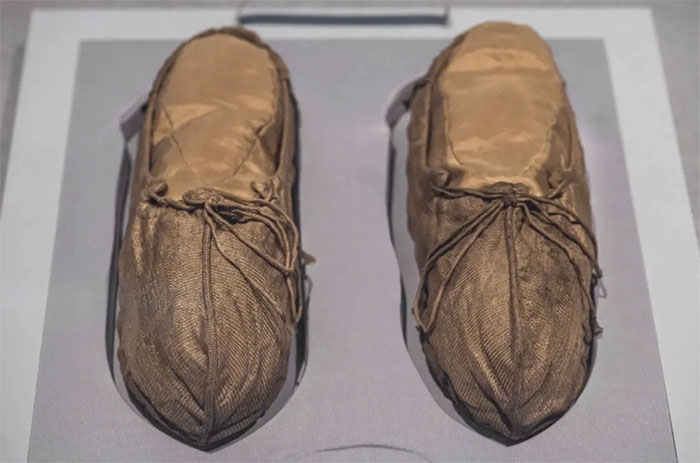  Loại giày được sử dụng rộng rãi thời kỳ nhà Tống. 