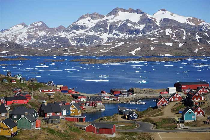  Greenland nằm giữa Đại Tây Dương và Bắc Băng Dương. 