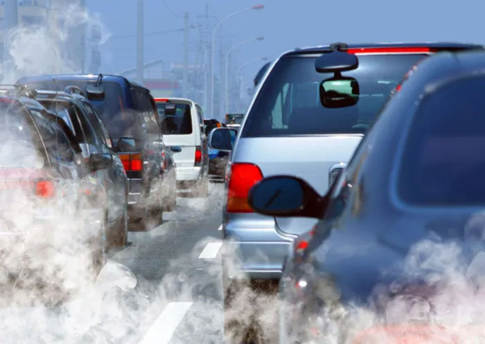  Khí thải từ xe cộ là một trong những nguyên nhân gây ra ô nhiễm môi trường. 