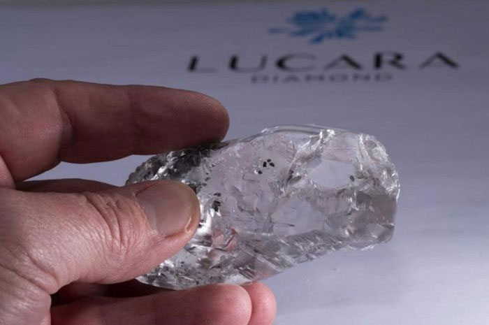 Viên kim cương trắng mới tìm thấy ở Botswana