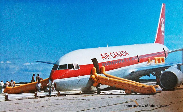  Boeing 767 là chiếc máy bay hiện đại hãng Air Canada mới mua về vào thời điểm đó. 
