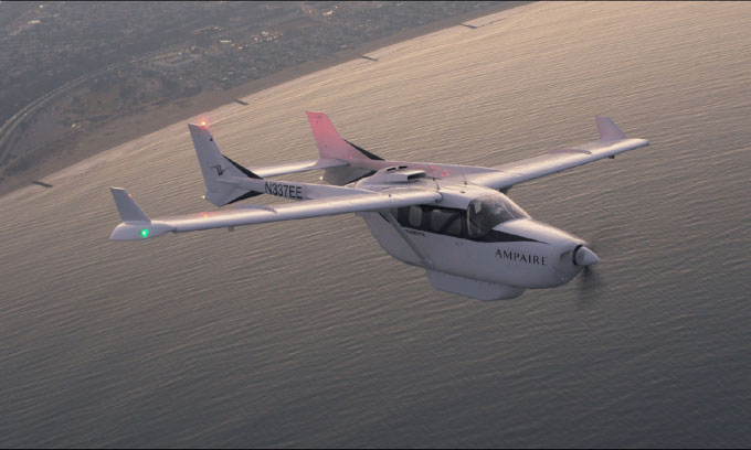 Máy bay điện hybrid Electric EEL lập thành tích bay 12 tiếng.