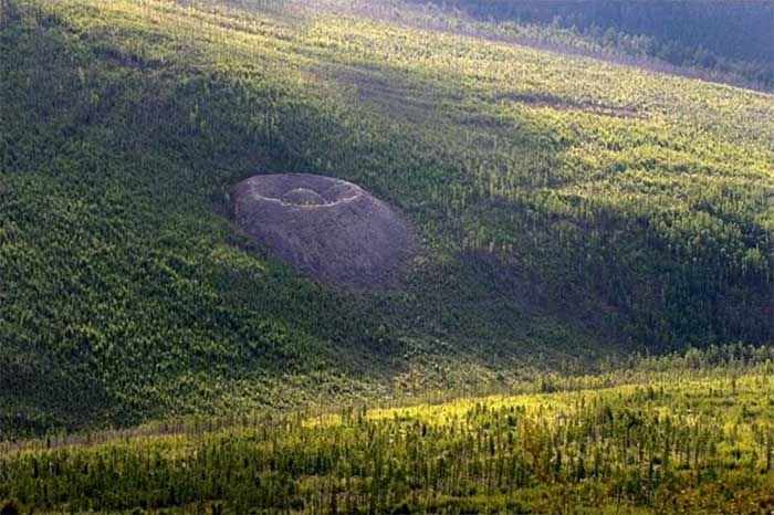  Miệng núi lửa Patomskiy là một trong những kỳ quan thiên nhiên hấp dẫn nhất thế giới.