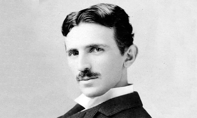  Chân dung Nikola Tesla khi 40 tuổi. 