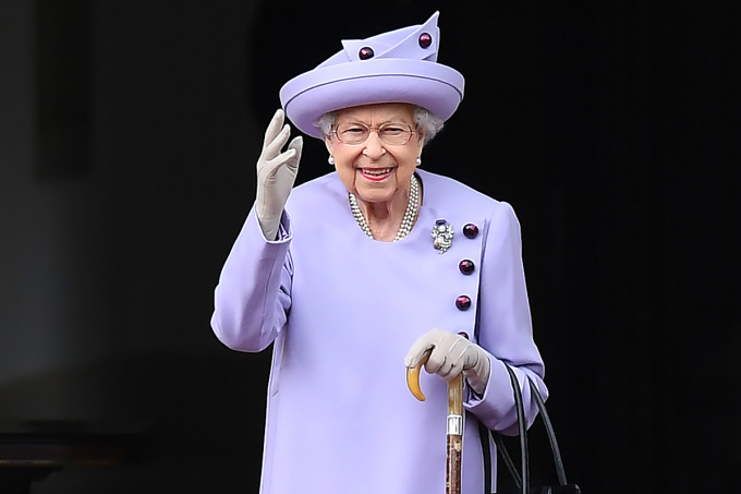 Nữ hoàng Anh Elizabeth II tại Cung điện Holyroodhouse ở Edinburgh, Scotland hồi tháng 6.