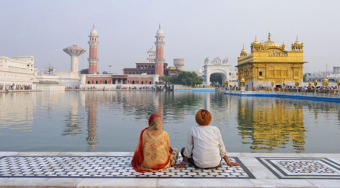 Đạo Sikh nhấn mạnh vào việc làm việc thiện và giúp đỡ người khác