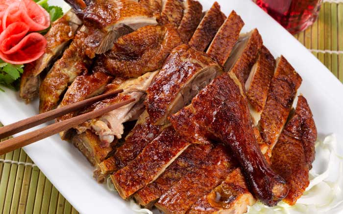  Trong ngày Tết Đoan Ngọ nhiều tỉnh miền Trung ăn thịt vịt quay hoặc thịt vịt luộc.