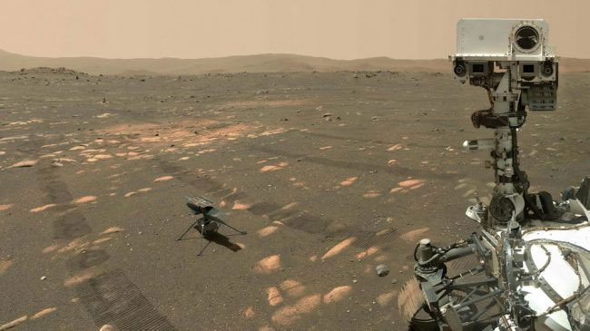 Trực thăng Ingenuity của NASA hạ cánh trên bề mặt sao Hỏa ngày 7/5/2021.