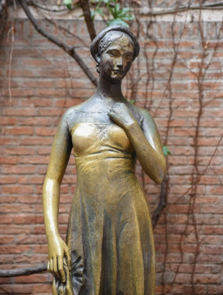 Tượng Juliet bằng đồng ở Verona, Ý. 