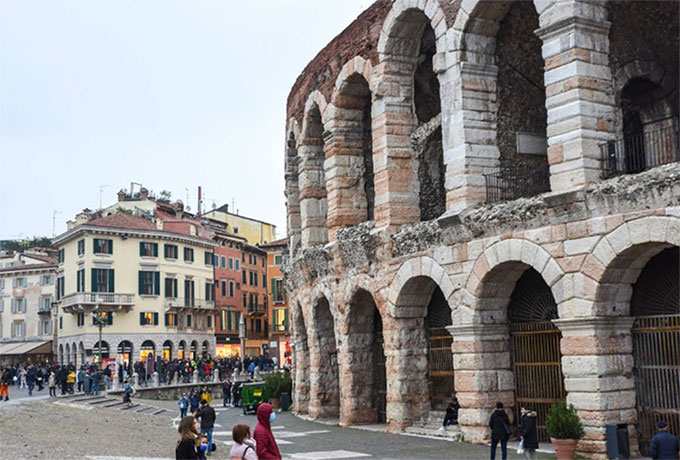 Verona Arena là một giảng đường 2.000 năm tuổi. 