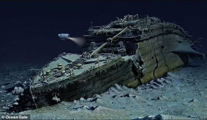 Cửa sổ trên xác tàu Titanic được tàu lặn chụp lại. 