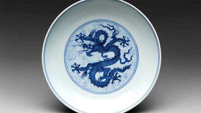 Rồng trên một chiếc đĩa của Trung Quốc năm 1430.