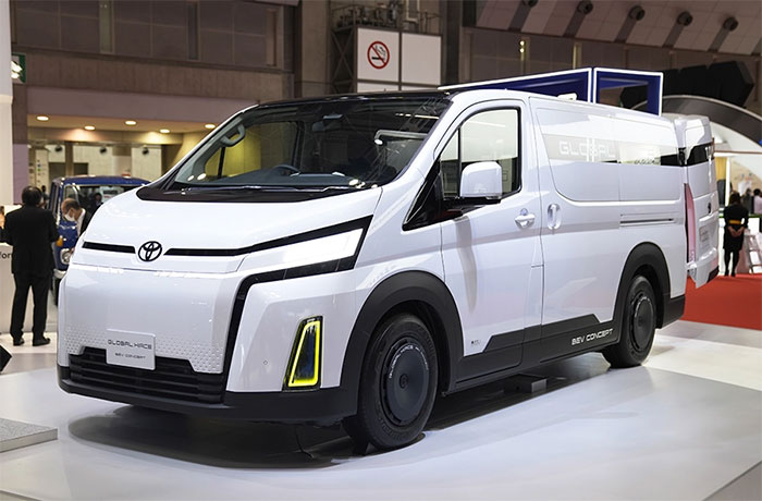 Một mẫu ô tô điện của hãng Toyota được giới thiệu tại Tokyo, Nhật Bản.