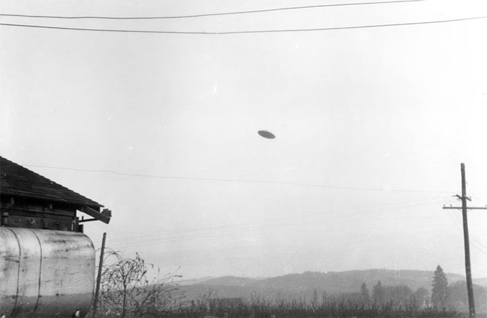 Một trong những bức ảnh UFO nổi tiếng năm 1950