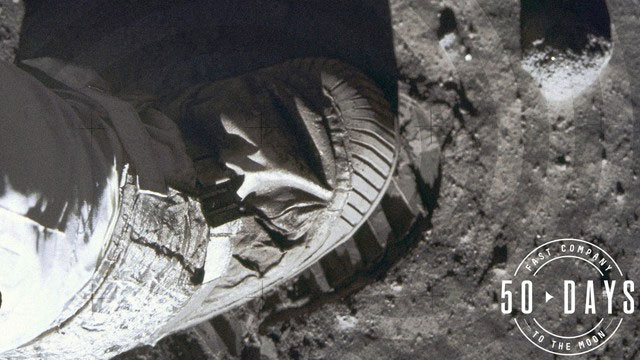 Dấu chân của phi hành gia NASA trên Mặt trăng.