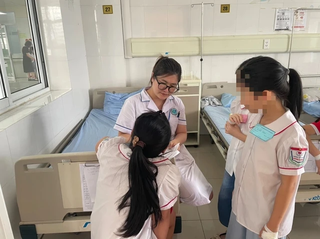 33 học sinh nghi ngộ độc thực phẩm tại Quảng Ninh đã xuất viện- Ảnh 1.