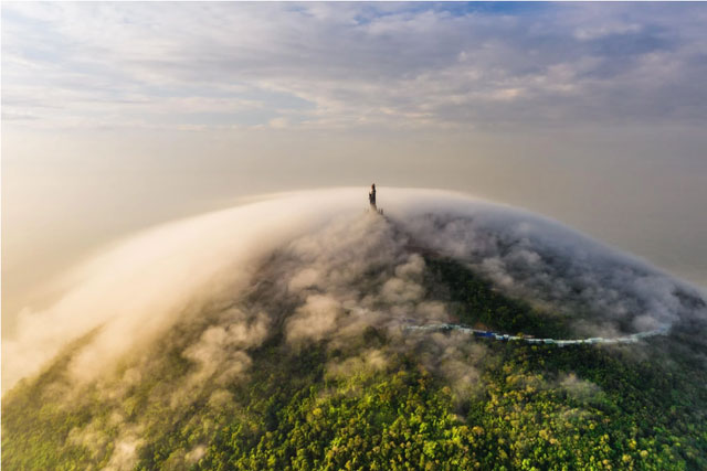 Bức ảnh về núi Bà Đen do nhiếp ảnh gia Trần Tuấn Việt thực hiện.