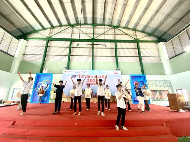 Tư vấn mùa thi tại Bình Định: Sẵn sàng đón hàng ngàn học sinh vào ngày mai- Ảnh 5.