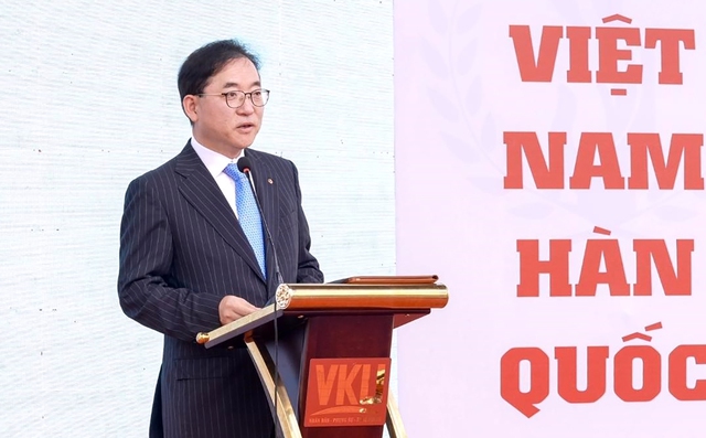 Ông Hong Jeong Pyo, Phó Tổng Giám đốc Điều hành Cấp cao, Hanwha Life nhấn mạnh tầm quan trọng của việc đào tạo nhân lực ngành CNTT-TT