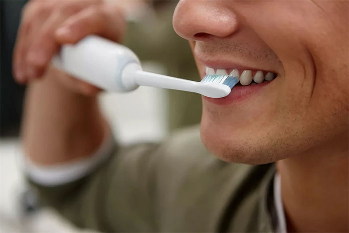 Bàn chải điện dần trở thành lựa chọn vệ sinh răng miệng mỗi ngày của nhiều người.