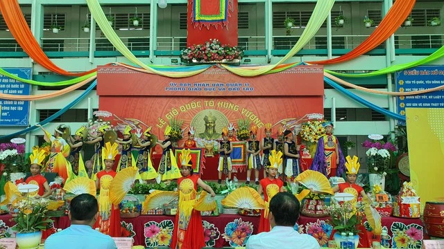 Phòng GD-ĐT Q.11, TP.HCM đã tổ chức lễ giỗ Quốc tổ Hùng Vương tại Trường tiểu học Trưng Trắc