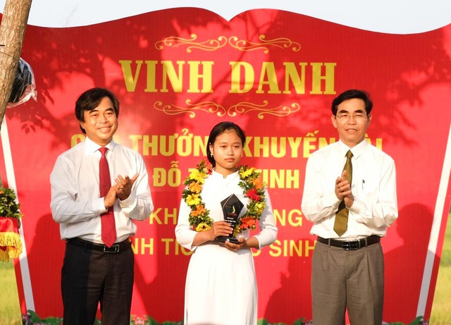 Giải thưởng khuyến tài Đỗ Thúc Tịnh vinh danh học sinh giỏi, hiếu học- Ảnh 2.