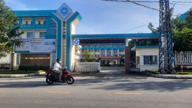 Hiệu trưởng Trường cao đẳng Y tế Quảng Nam bị đình chỉ chức vụ- Ảnh 1.