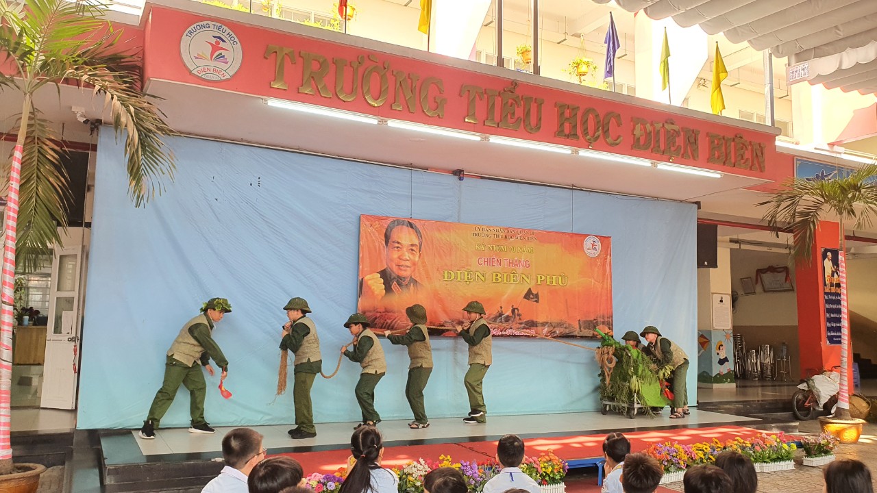 Lễ chào cờ xúc động ở ngôi trường mang tên Điện Biên- Ảnh 5.