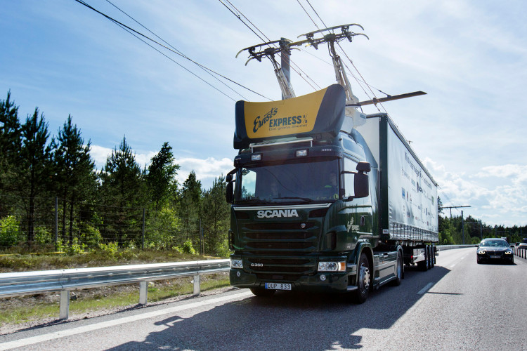 Thụy Điển đã lần đầu tiên khai trương một tuyến đường cao tốc sử dụng điện (eHighway) mang tính thử nghiệm. 