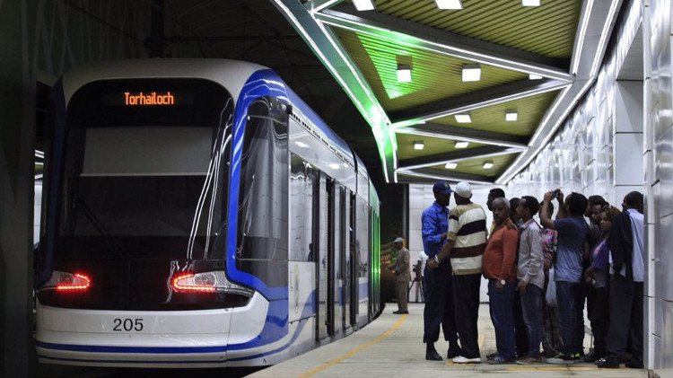 Tàu hỏa cao tốc ở Ethiopia do Trung Quốc đầu tư, xây dựng.