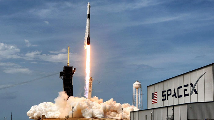  Kế hoạch của SpaceX sắp tới là phóng 42.000 vệ tinh lên quỹ đạo bằng tên lửa Falcon 9. 