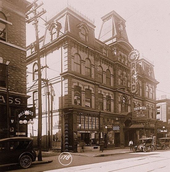 Grand Opera House (Toronto) - một nhà hát từng thuộc sở hữu của Ambrose Small