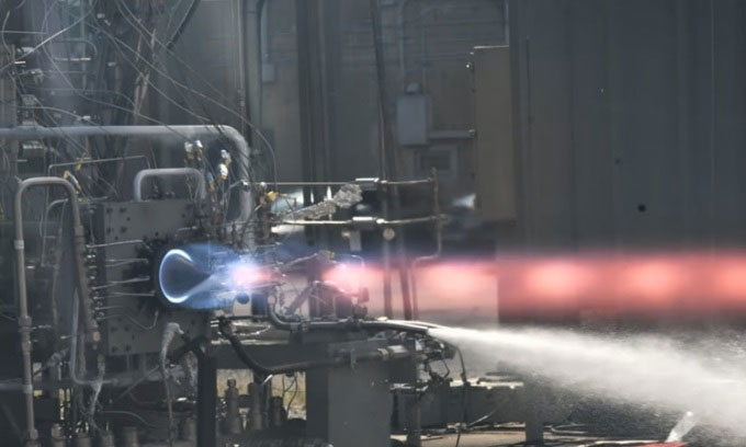  Một động cơ nổ xoay của NASA hoạt động trong thử nghiệm. 