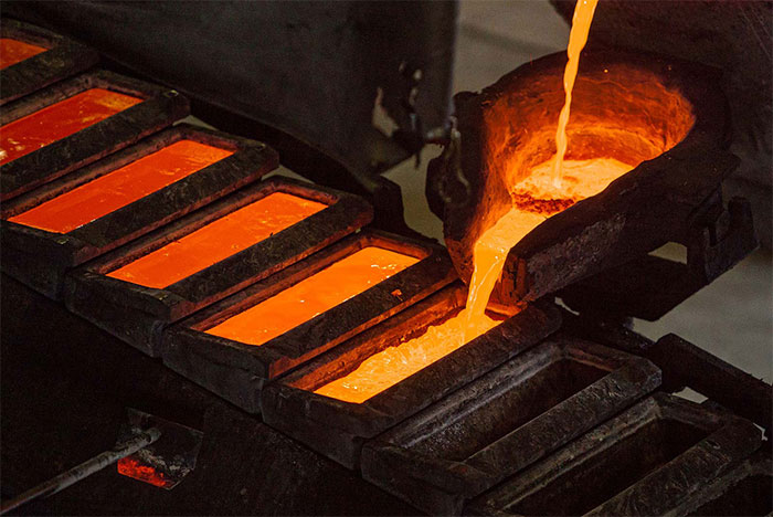Nồi nấu kim loại dần dần được sử dụng trong các thí nghiệm đốt ở nhiệt độ cao