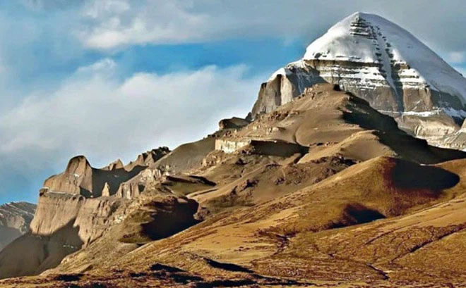 Ngọn núi thần Kailash.