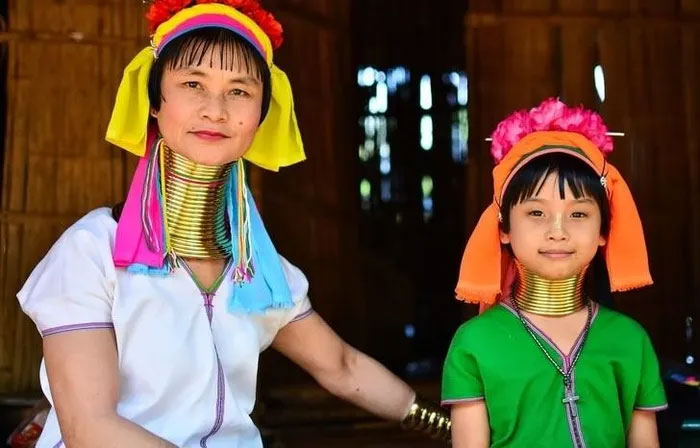 Phụ nữ cổ dài ở Thái Lan