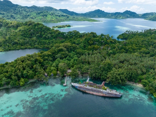 Vụ tai nạn đã khiến con tàu khổng lồ mắc kẹt lại Quần đảo Solomon