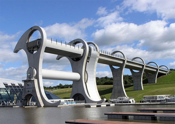  “Thang máy” này là cây cầu xoay đầu tiên và duy nhất trên thế giới. 