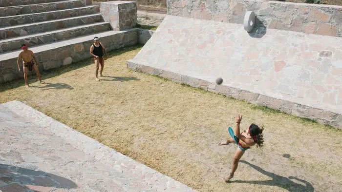 Trò chơi bóng mà người Maya chơi khoảng 3.500 năm trước, tiền thân của bóng đá.
