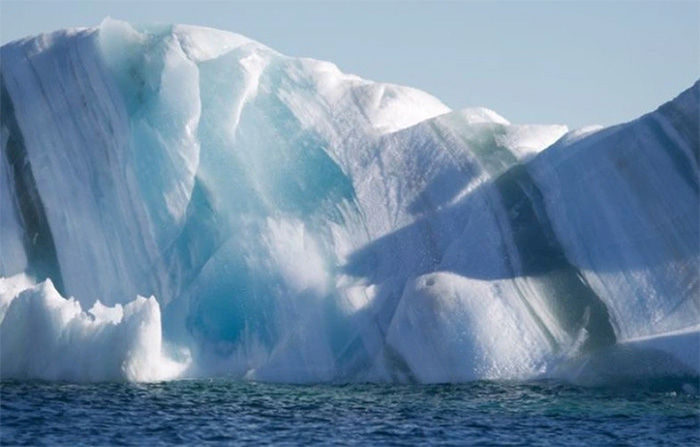  Một tảng băng trôi ở Nam Cực. 